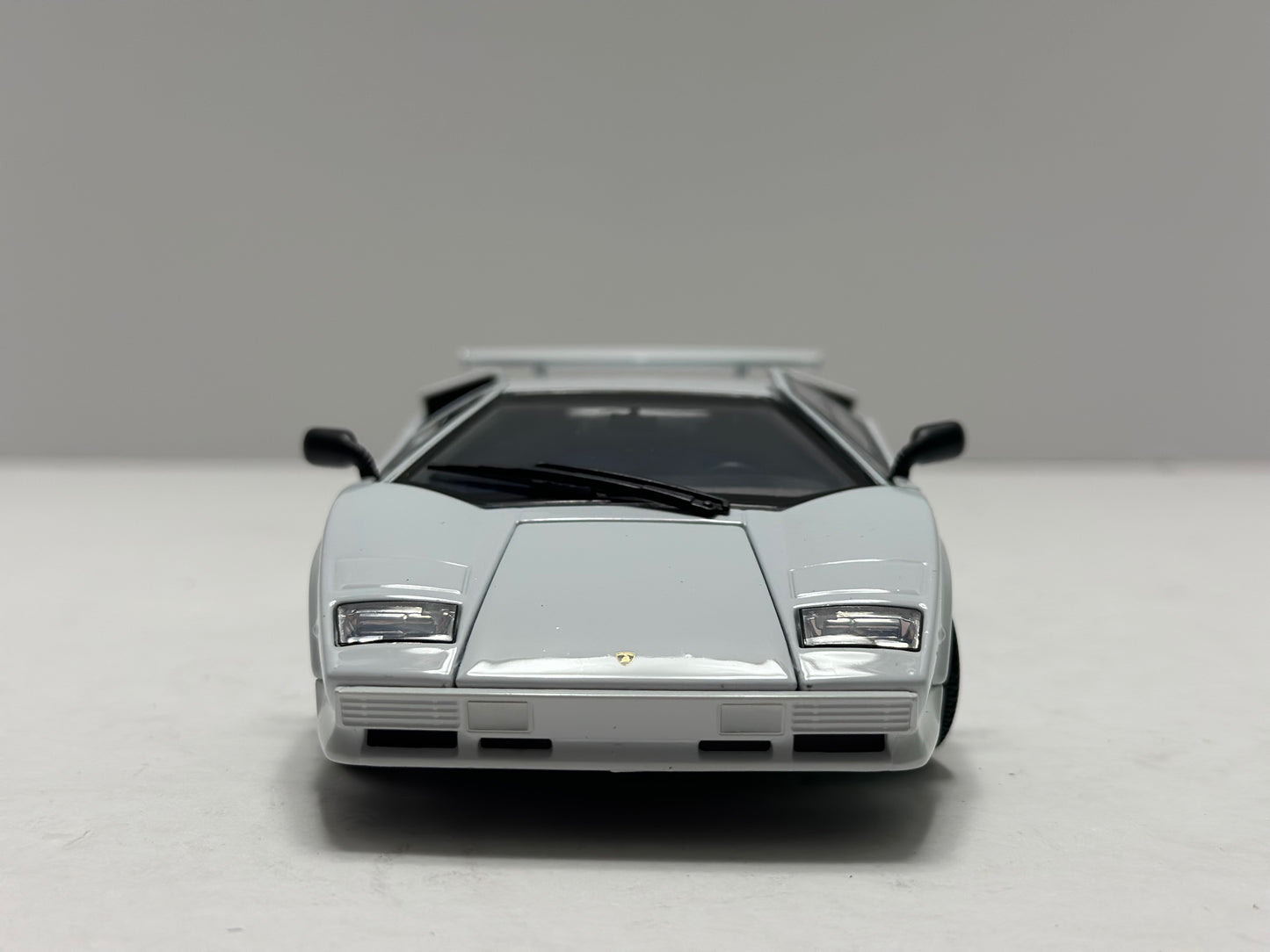 Welly 1:24 Lamborghini Countach LP 5000 S Diecast White