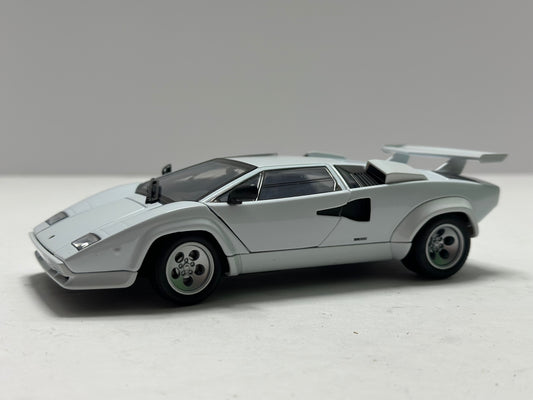 Welly 1:24 Lamborghini Countach LP 5000 S Diecast White