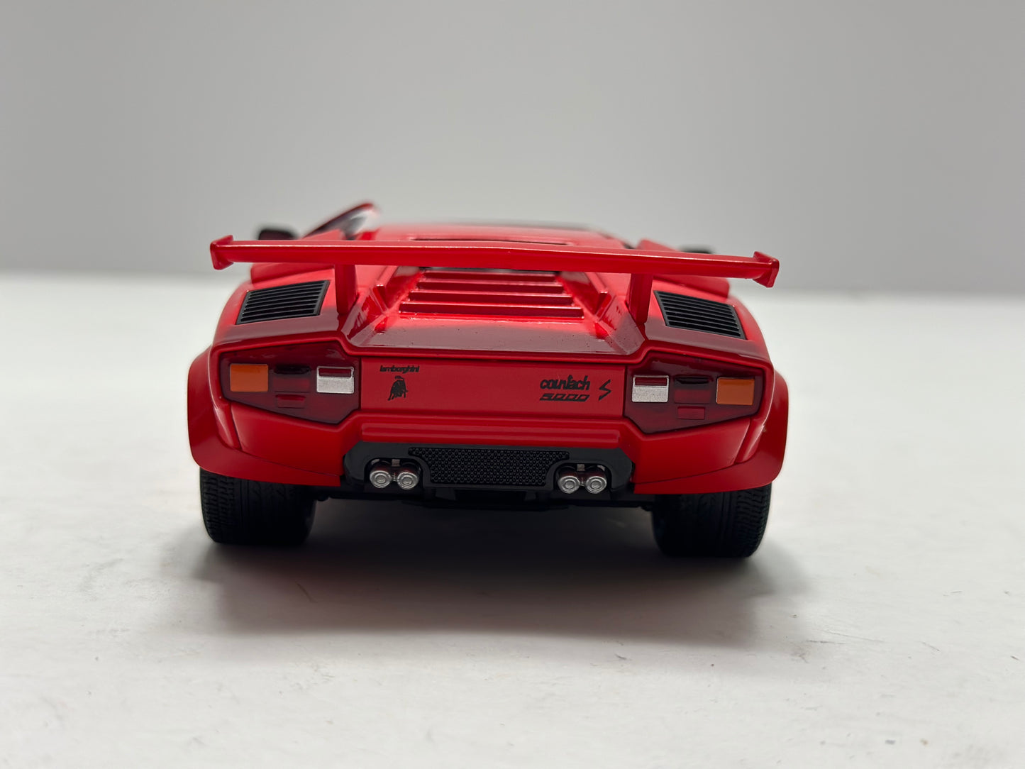 Welly 1:24 Lamborghini Countach LP 5000 S Diecast Red