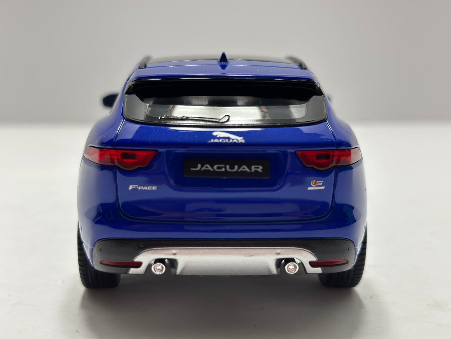 Welly 1:24 Jaguar F-Pace Blue Diecast