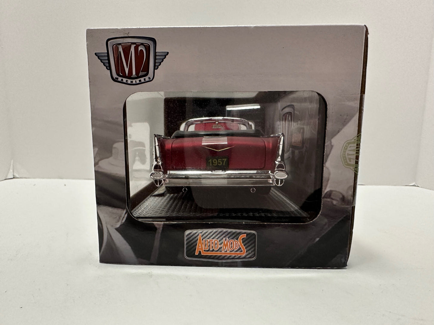 M2 Machines 1:24 1957 Chevrolet Bel Air Convertible R68 Auto Mods  Diecast