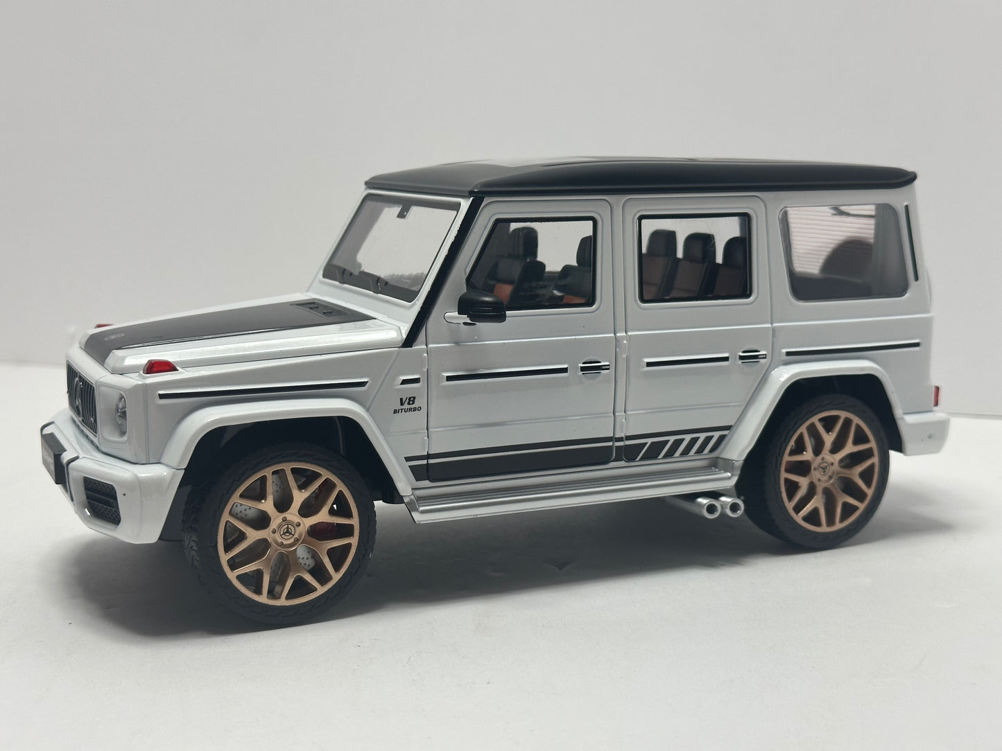 1:18 2015 Mercedes-benz G-Class G63 Diecast TWO Tone White Black With LED Lighs