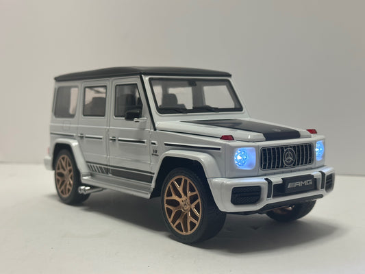 1:18 2015 Mercedes-benz G-Class G63 Diecast TWO Tone White Black With LED Lighs