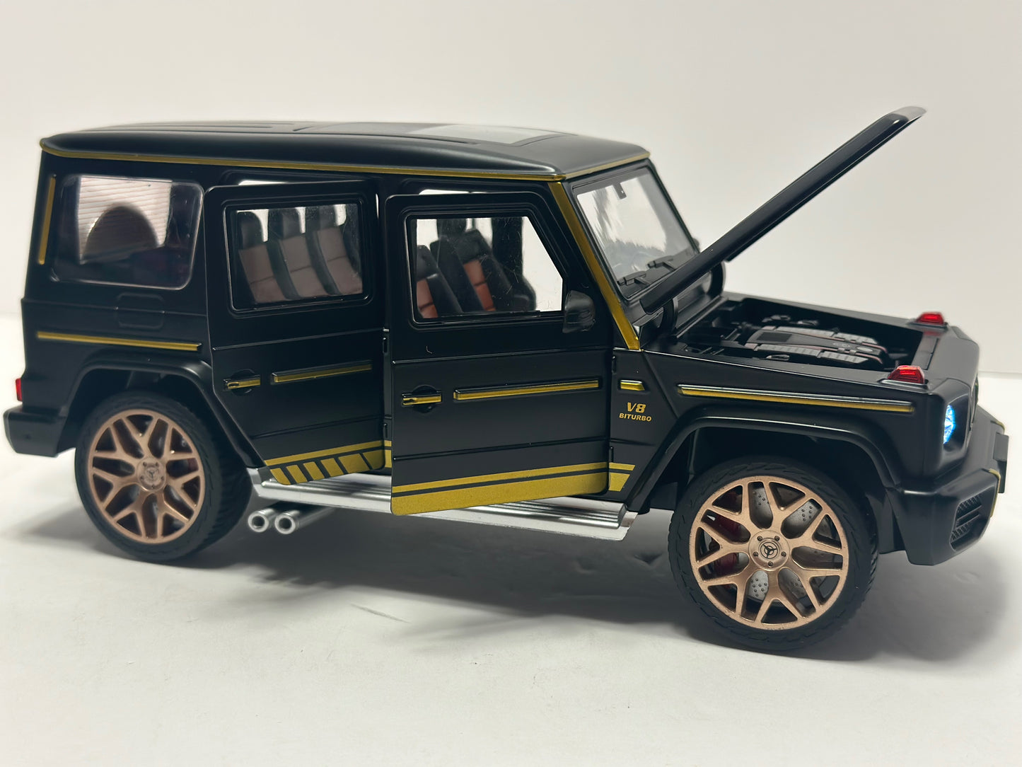 1:18 2015 Mercedes-benz G-Class G63 Diecast TWO Tone Gold Black With LED Lighs