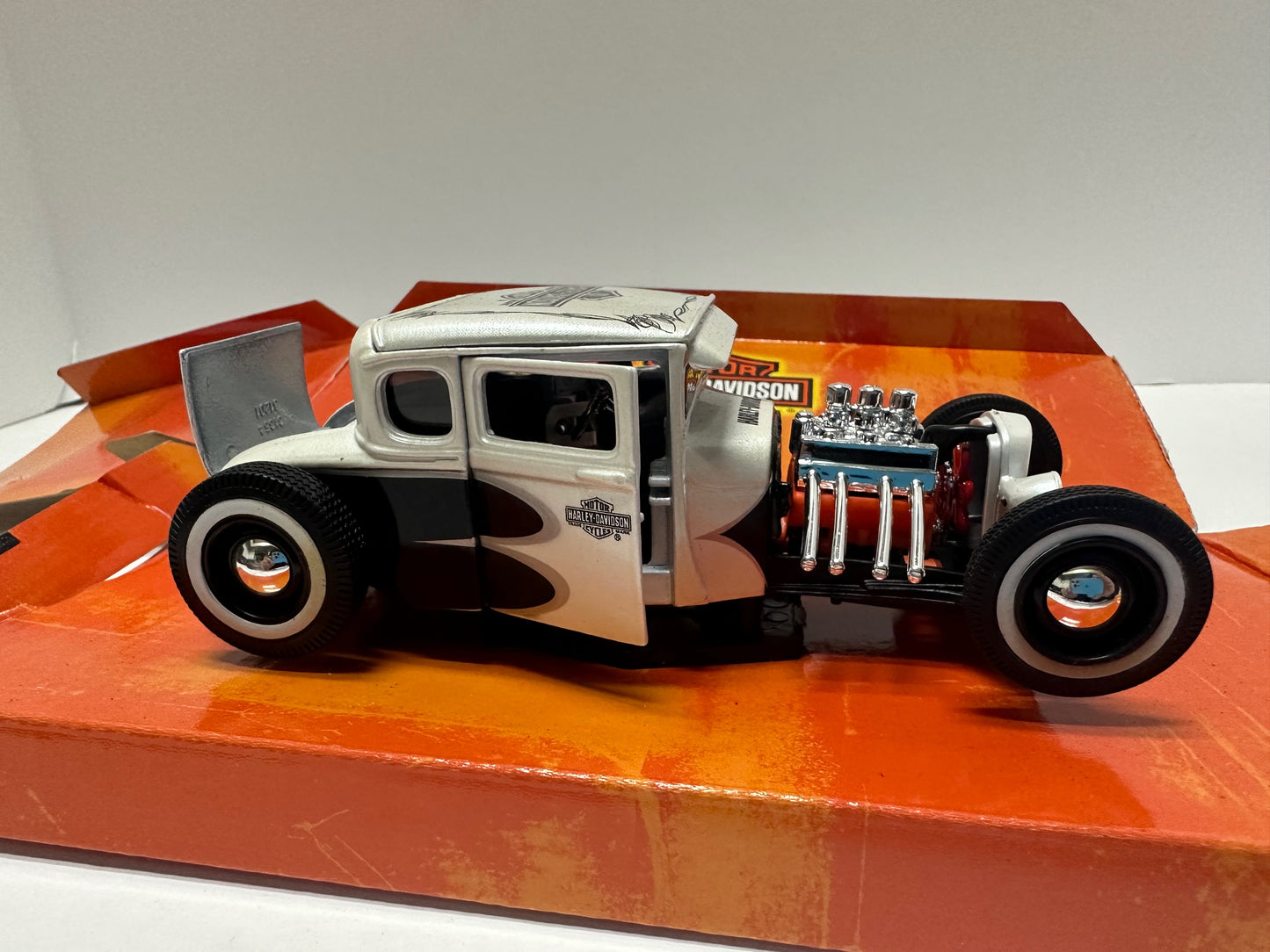 Maisto 1:24 Rat Rod Harley Davidson 1929 Ford Model A29 Hot Rod HD