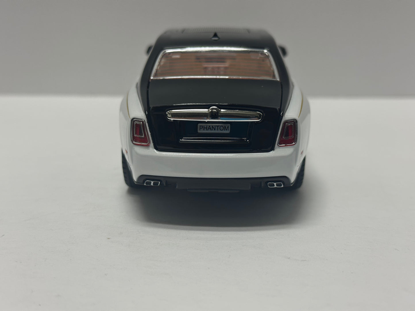 1:24 Rolls-Royce Phantom Metal Diecast BLACK WHITE WITH LEDS Roll-Back