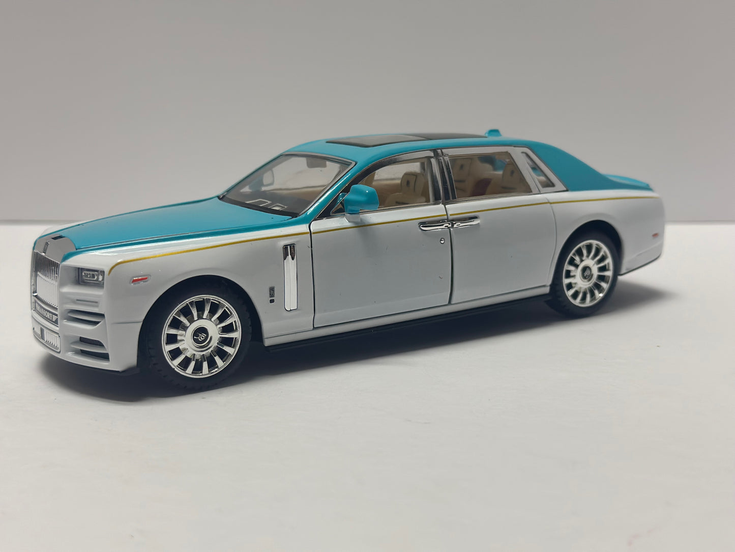 1:24 Rolls-Royce Phantom Metal Diecast White Tiffany Blue WITH LEDS Roll-Back