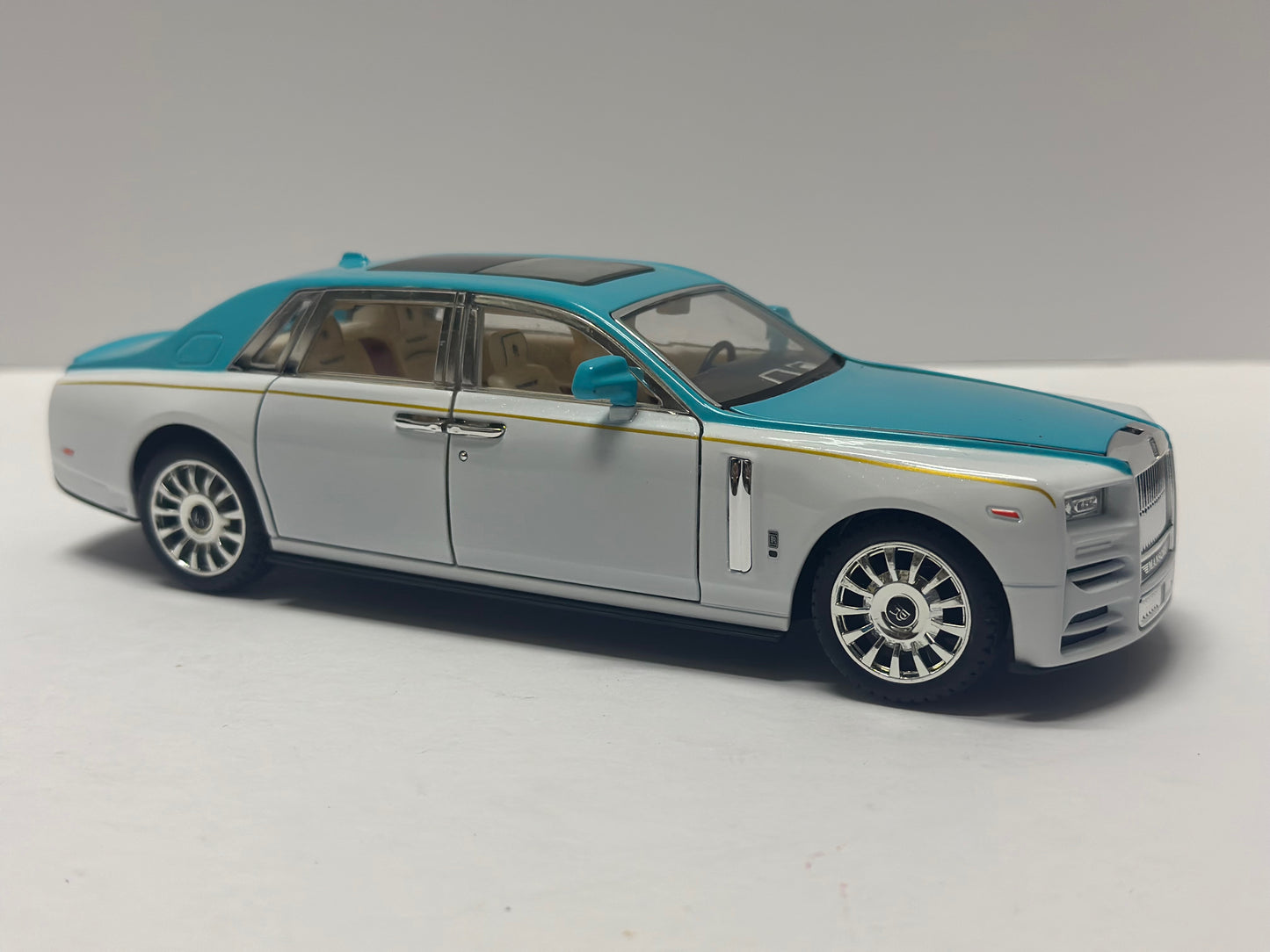 1:24 Rolls-Royce Phantom Metal Diecast White Tiffany Blue WITH LEDS Roll-Back