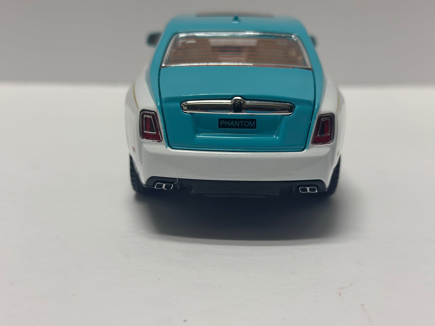 1:24 Rolls-Royce Phantom Metal Diecast White Tiffany Blue WITH LEDS Roll-Back