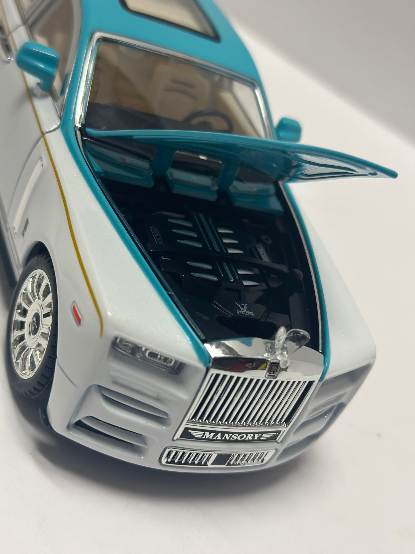 1:24 Rolls-Royce Phantom Metal Diecast White Tiffany Blue WITH LEDS Roll-Back