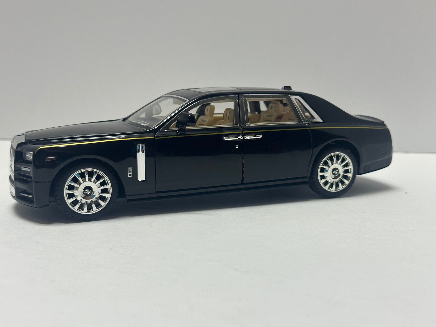 1:24 Rolls-Royce Phantom Metal Diecast  Black WITH LEDS Roll-Back