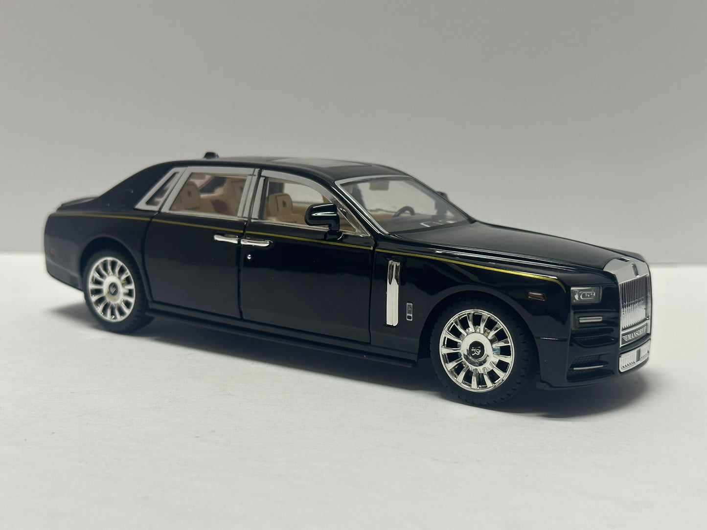 1:24 Rolls-Royce Phantom Metal Diecast  Black WITH LEDS Roll-Back