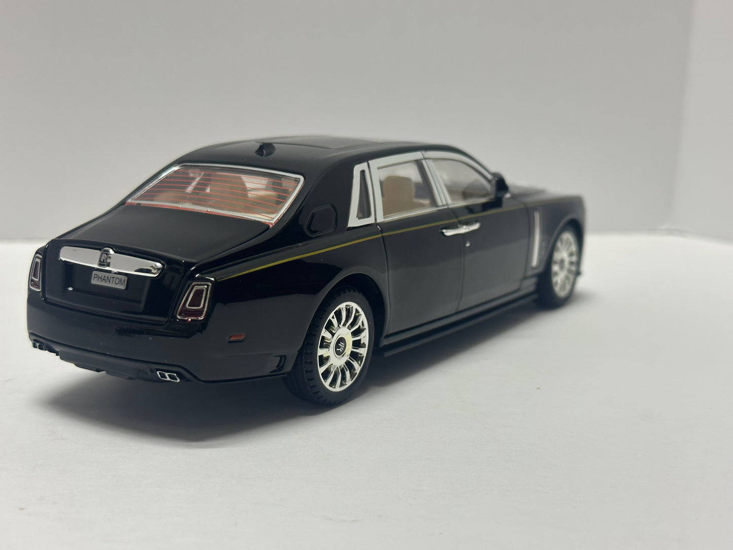 1:24 Rolls-Royce Phantom Metal Diecast  Black WITH LEDS Roll-Back