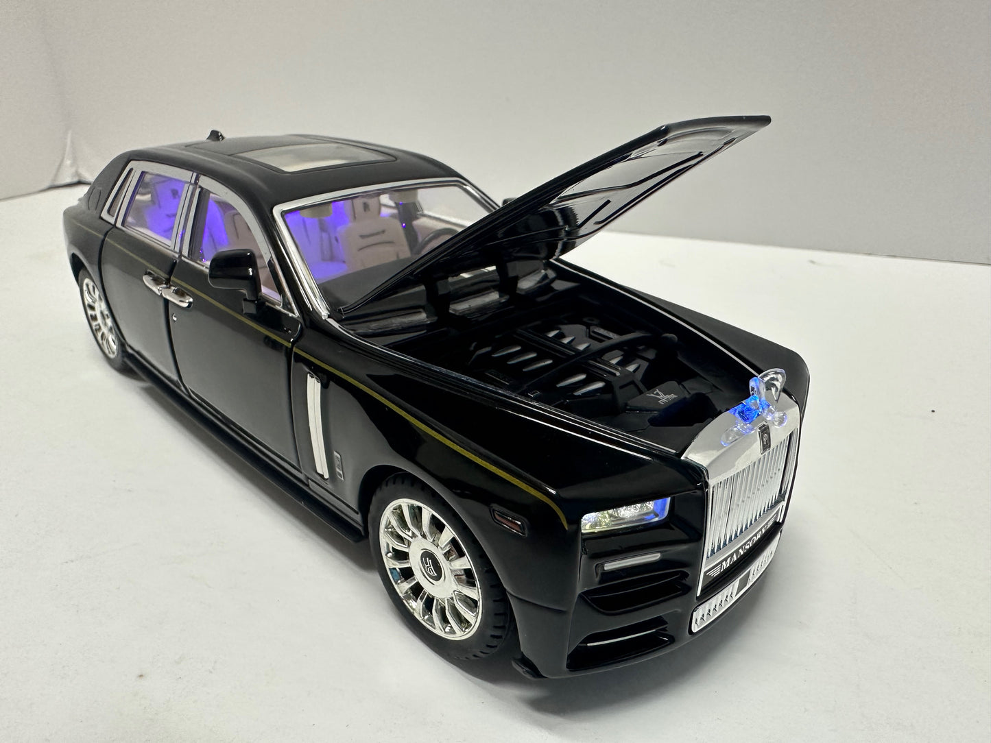 1:24 Rolls-Royce Phantom Metal Diecast  Black WITH LEDS Roll-Back