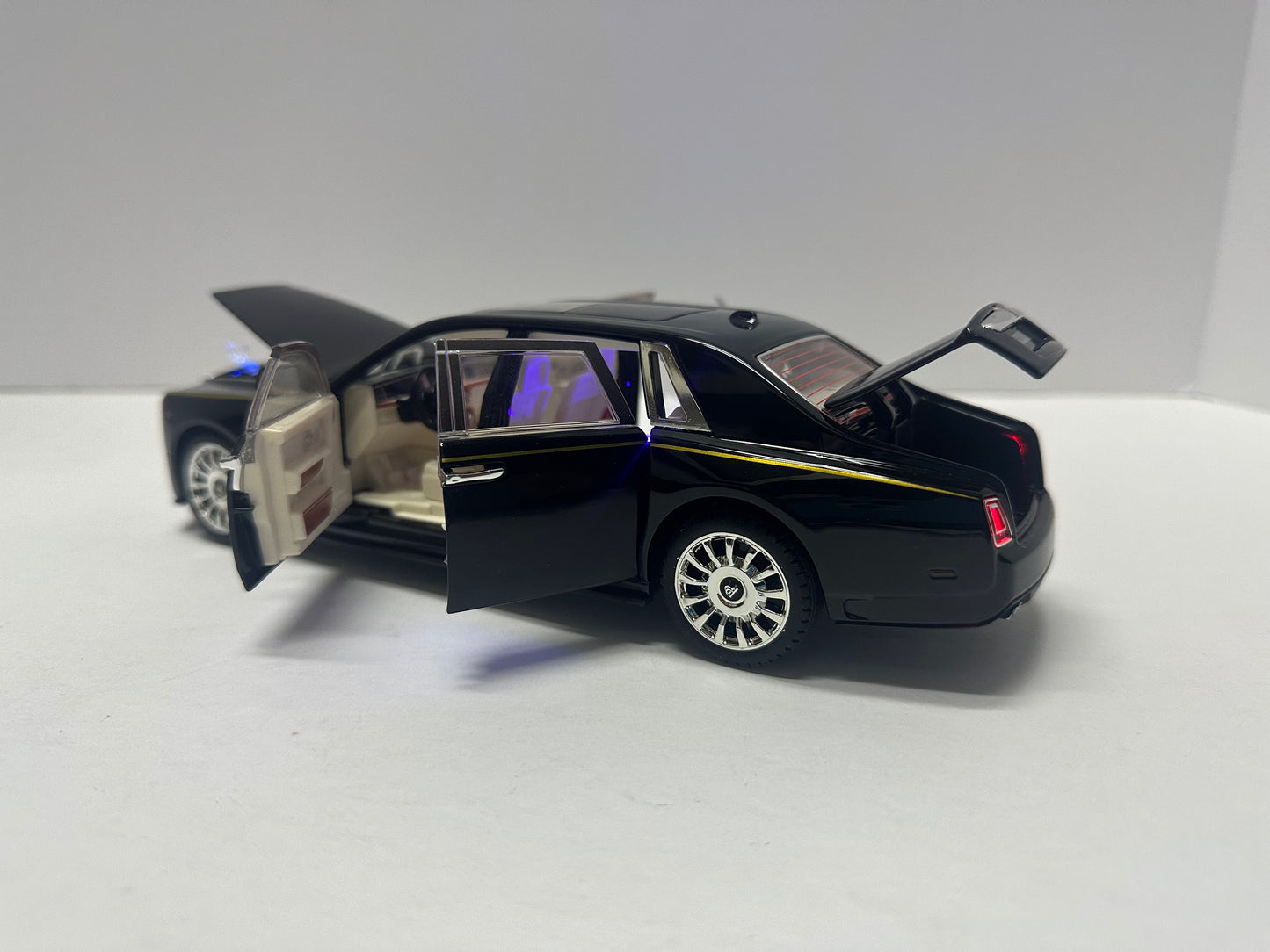 1:24 Rolls-Royce Phantom Metal Diecast  Black WITH LEDS Roll-Back