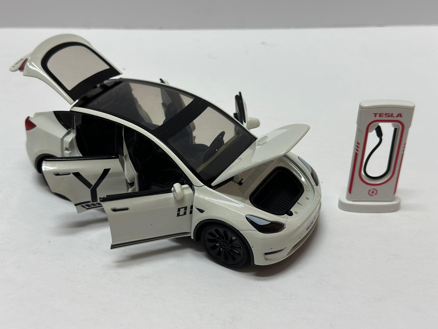 1:24 Tesla Model Y Diecast With Headlight & Taillight LED White