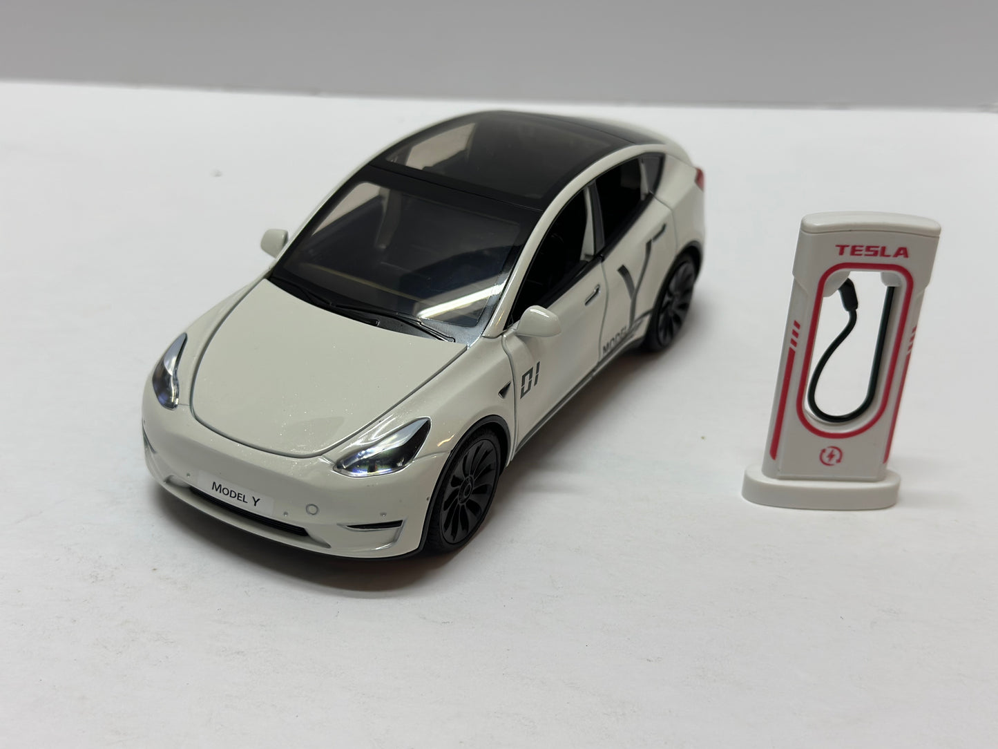 1:24 Tesla Model Y Diecast With Headlight & Taillight LED White