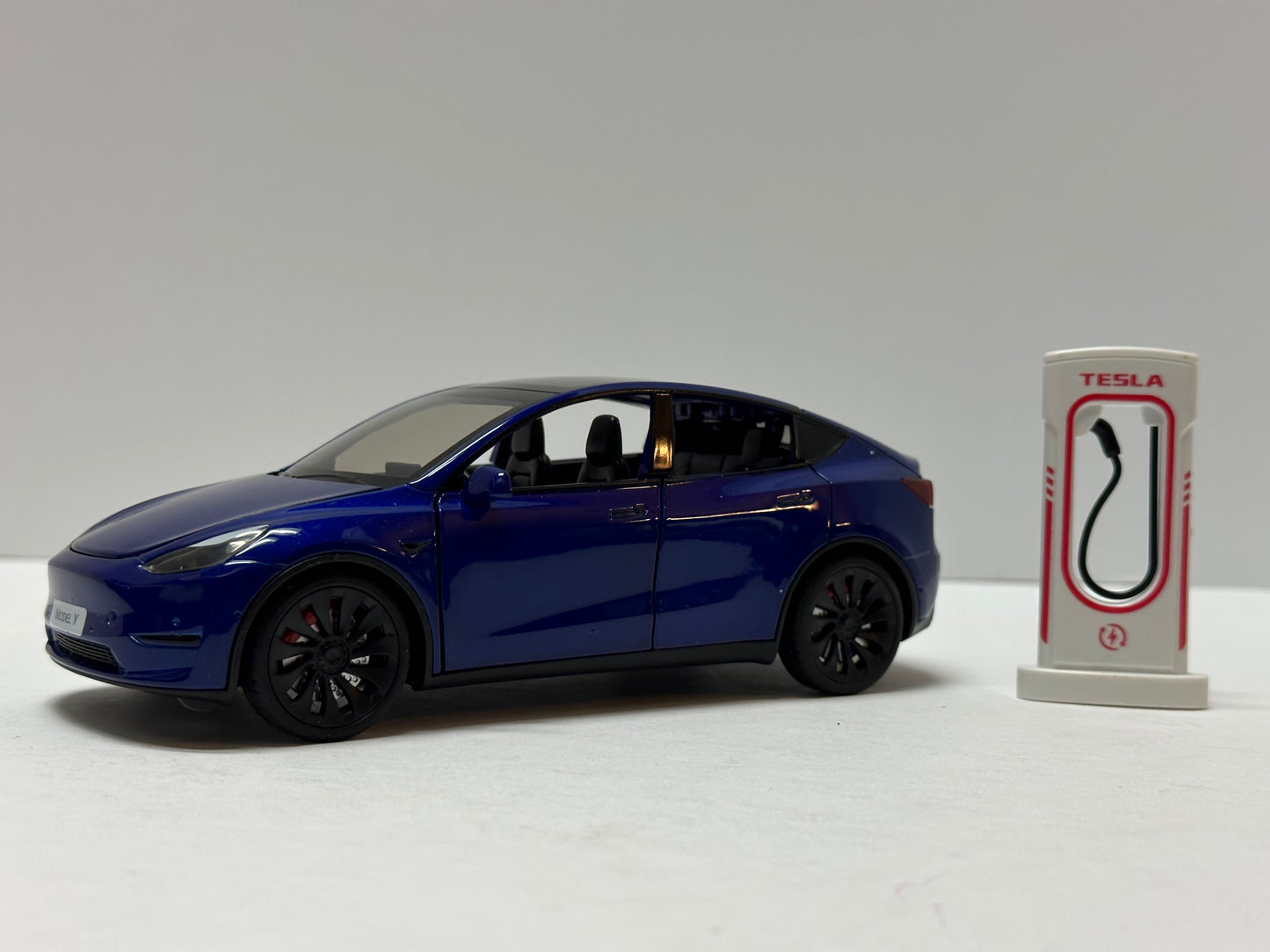 1:24 Tesla Model Y Diecast With Headlight & Taillight LED Blue