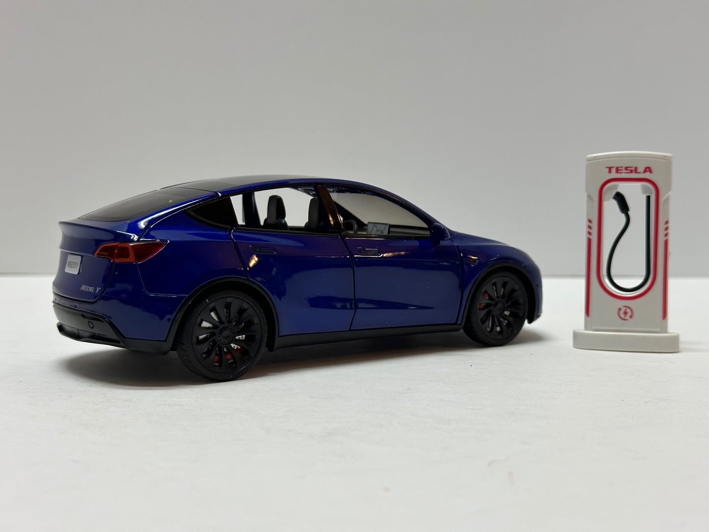 1:24 Tesla Model Y Diecast With Headlight & Taillight LED Blue