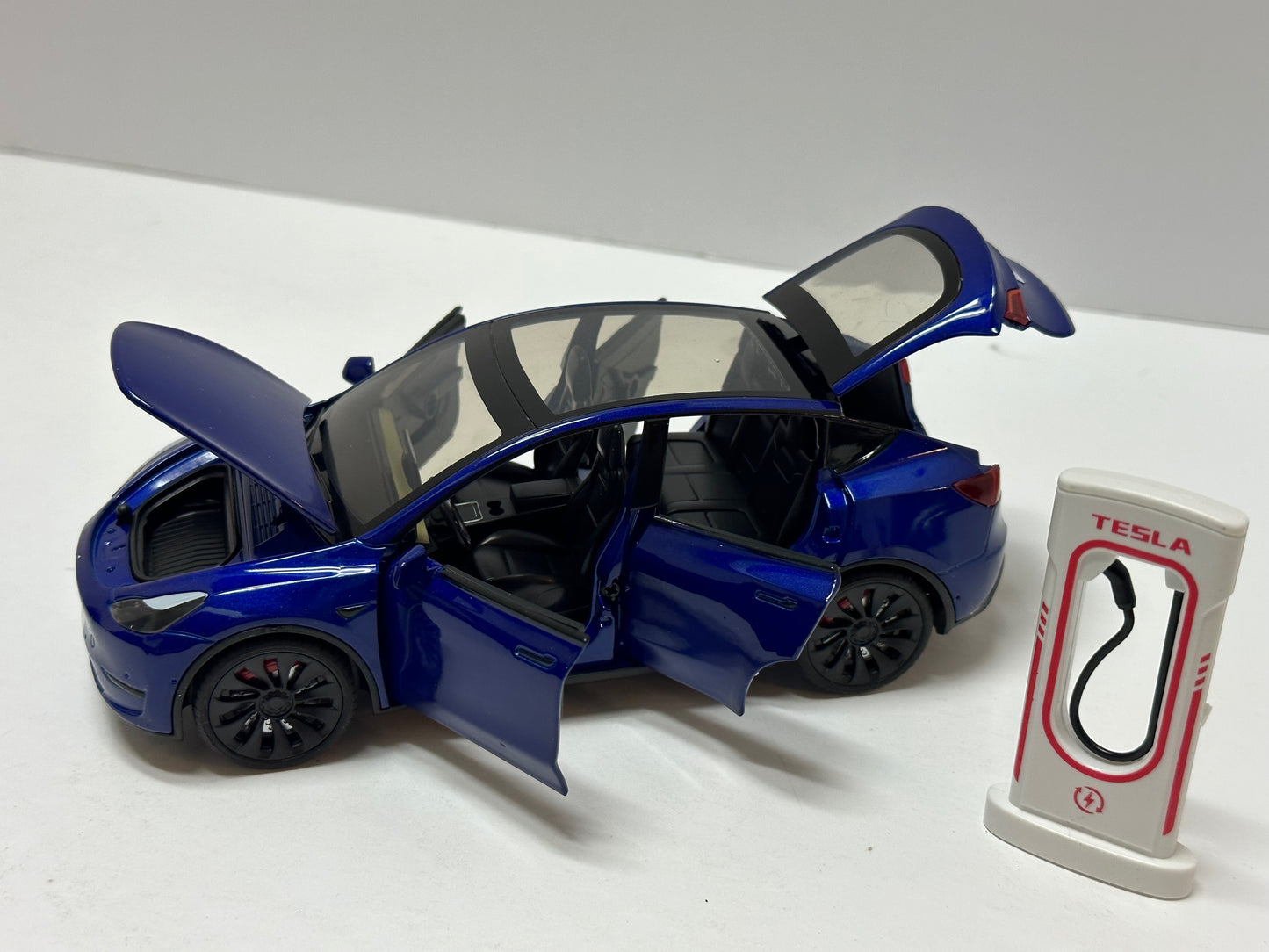 1:24 Tesla Model Y Diecast With Headlight & Taillight LED Blue