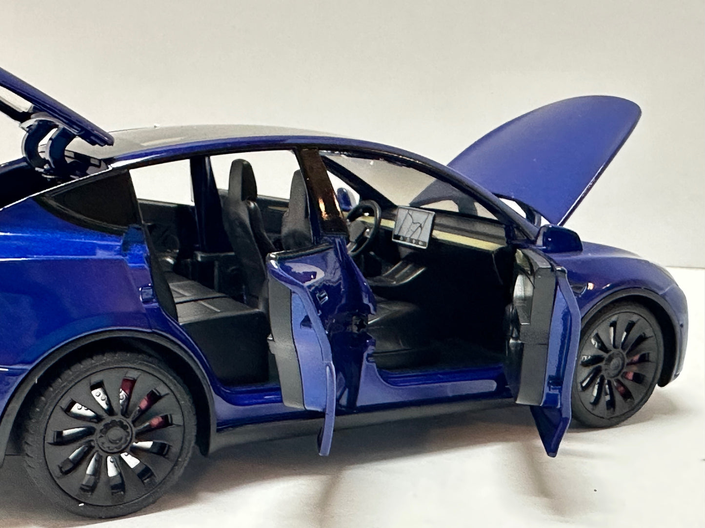 1:24 Tesla Model Y Diecast With Headlight & Taillight LED Blue