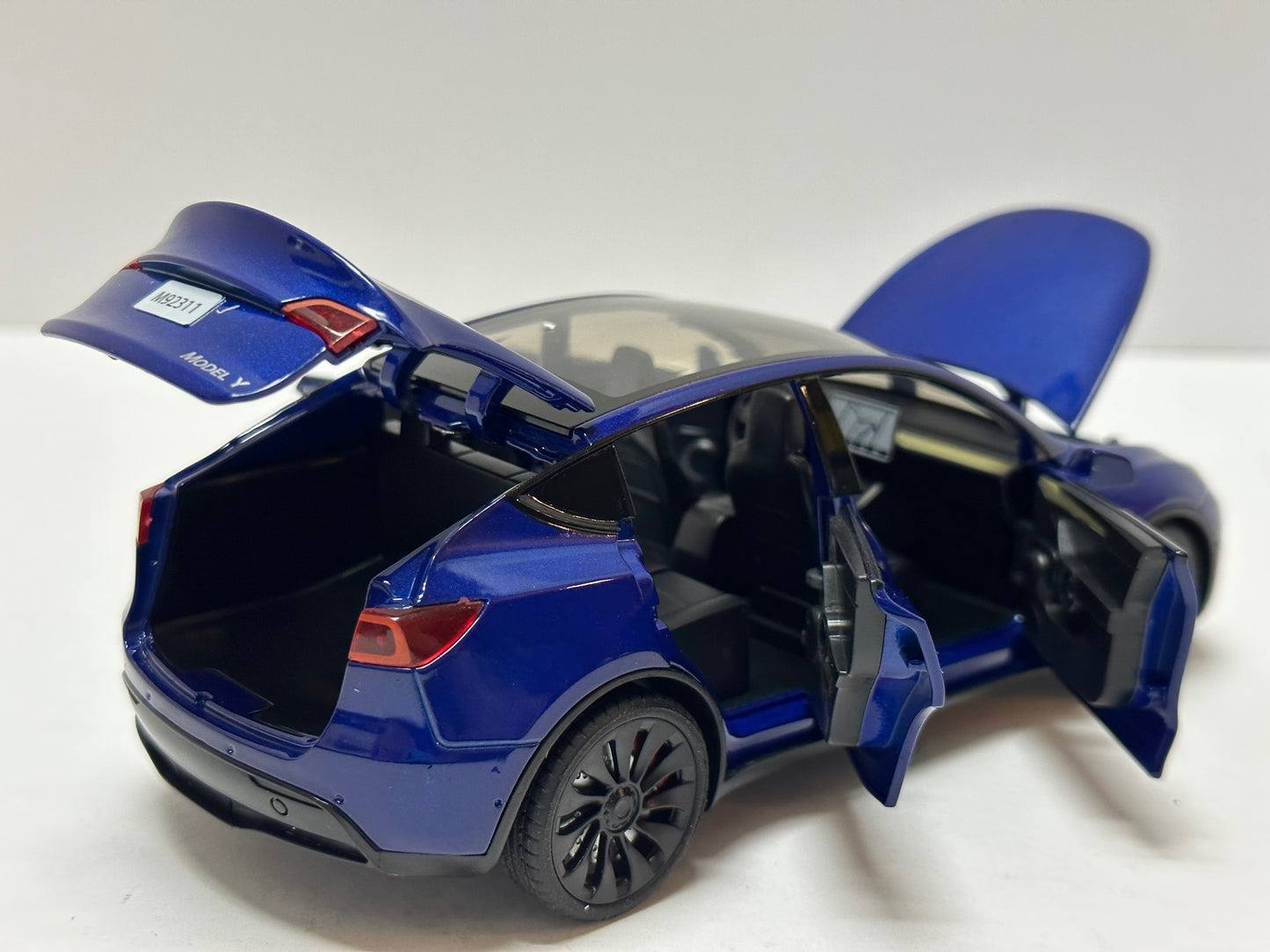 1:24 Tesla Model Y Diecast With Headlight & Taillight LED Blue