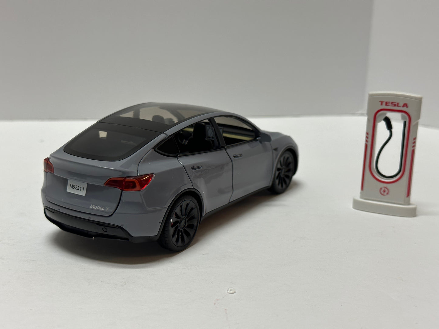 1:24 Tesla Model Y Diecast With Headlight & Taillight LED Gray