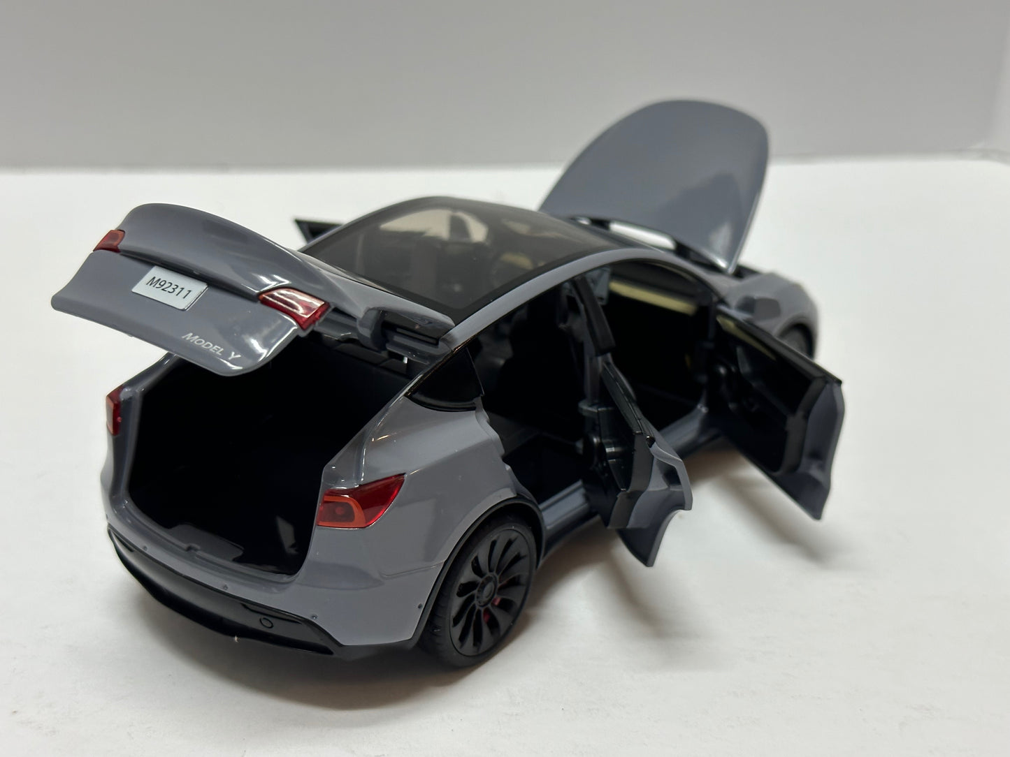 1:24 Tesla Model Y Diecast With Headlight & Taillight LED Gray