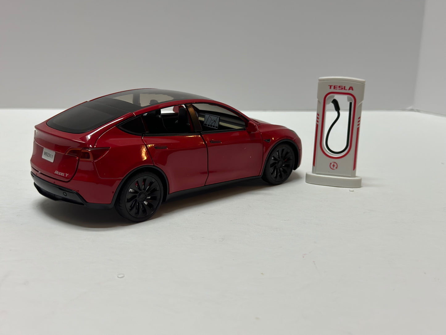 1:24 Tesla Model Y Diecast With Headlight & Taillight LED Red