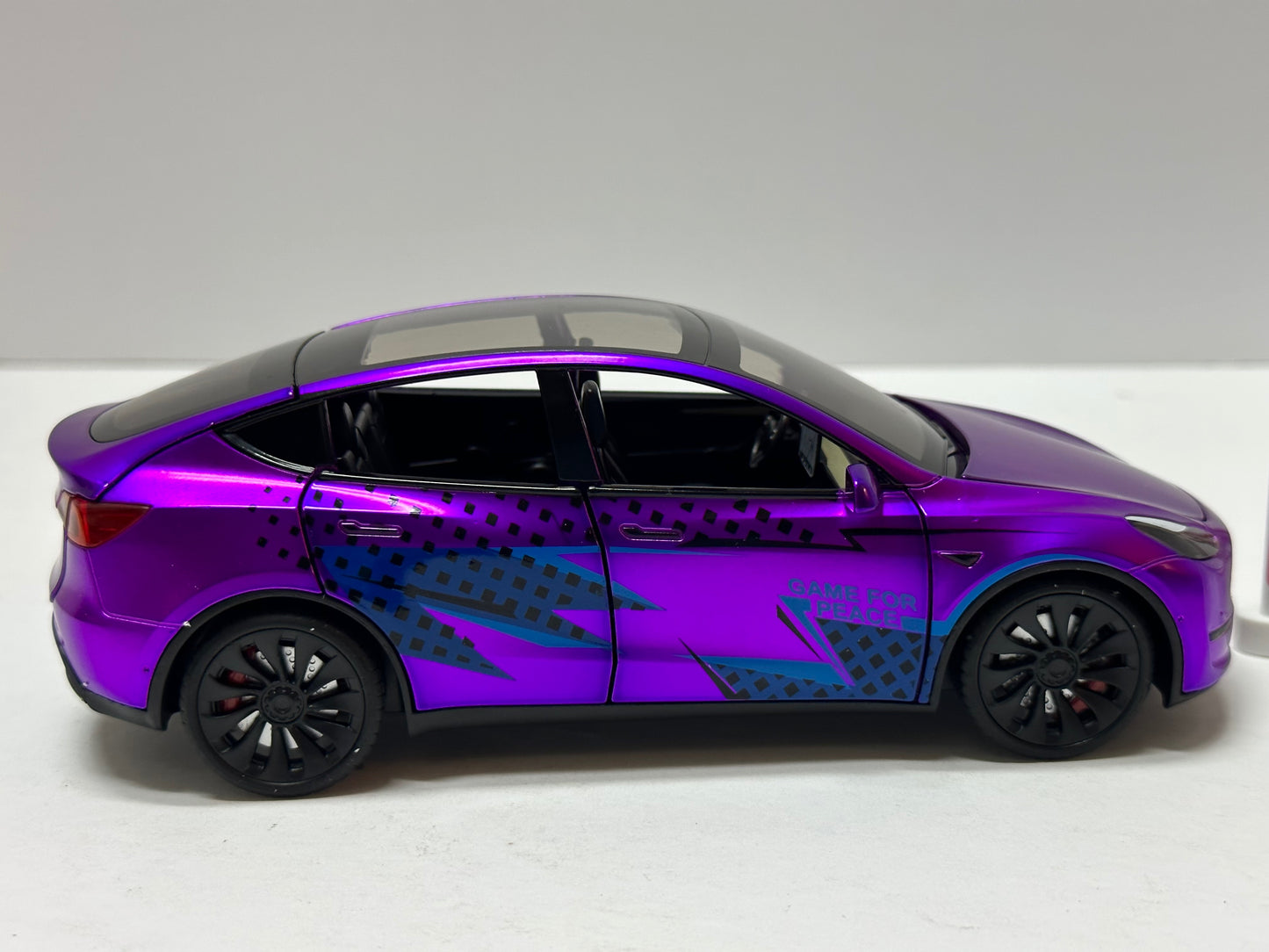 1:24 Tesla Model Y Diecast With Headlight & Taillight LED Purple Game for PEACE