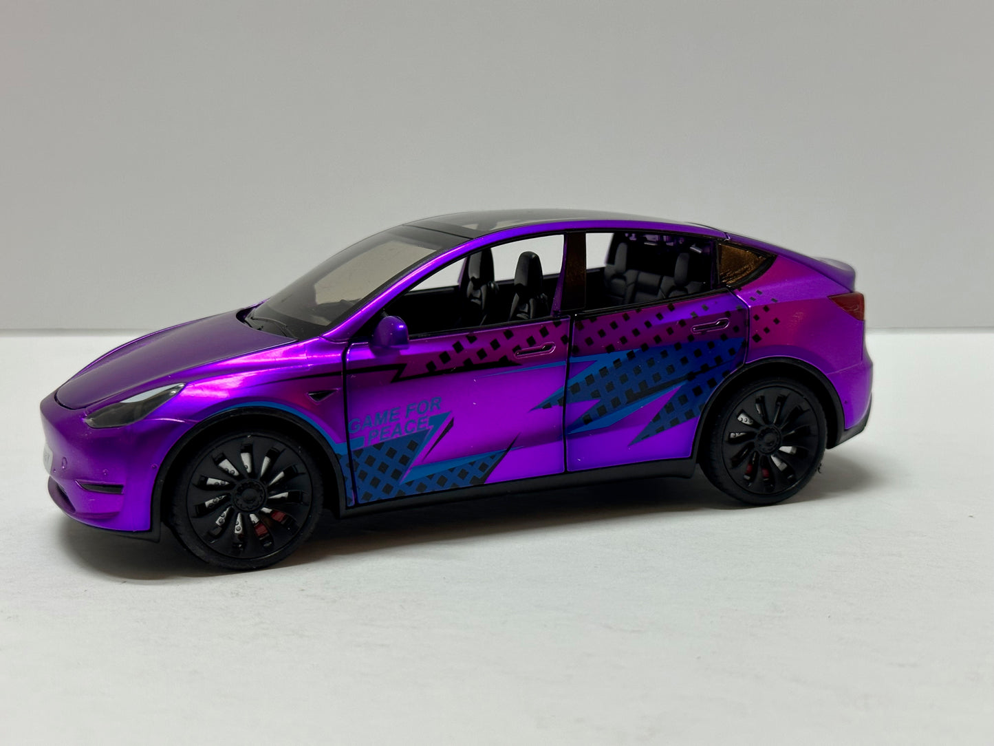 1:24 Tesla Model Y Diecast With Headlight & Taillight LED Purple Game for PEACE