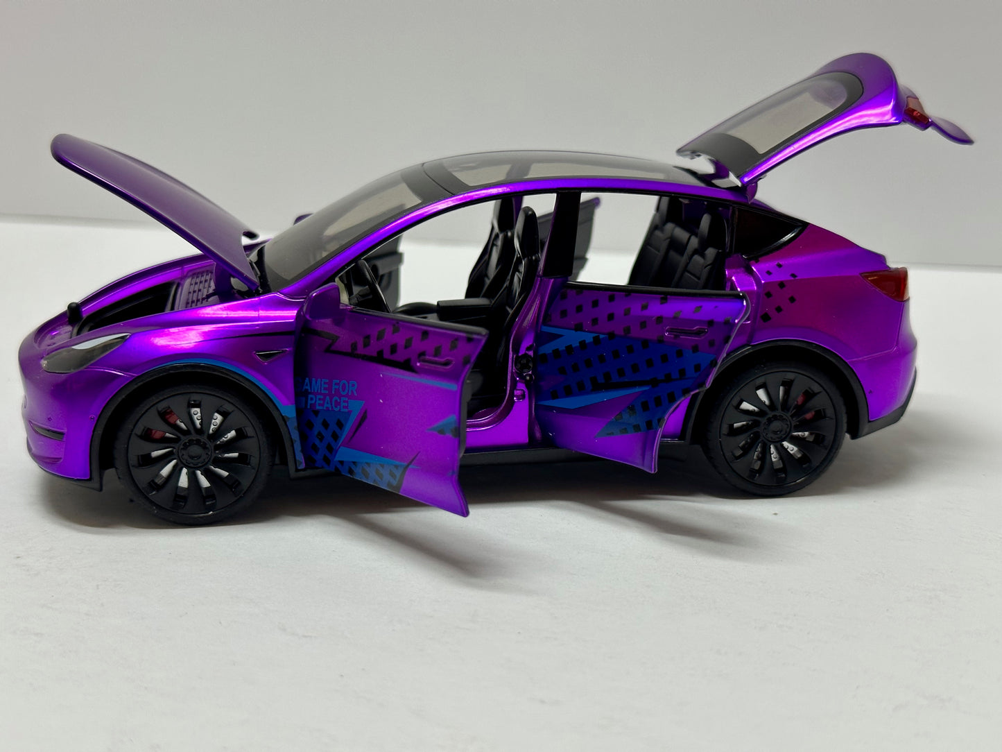 1:24 Tesla Model Y Diecast With Headlight & Taillight LED Purple Game for PEACE