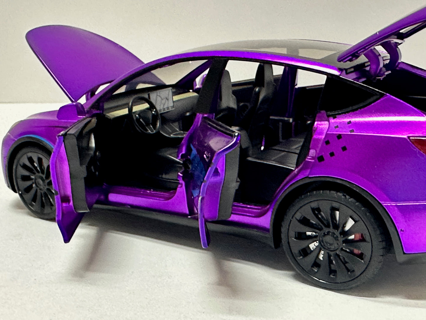 1:24 Tesla Model Y Diecast With Headlight & Taillight LED Purple Game for PEACE