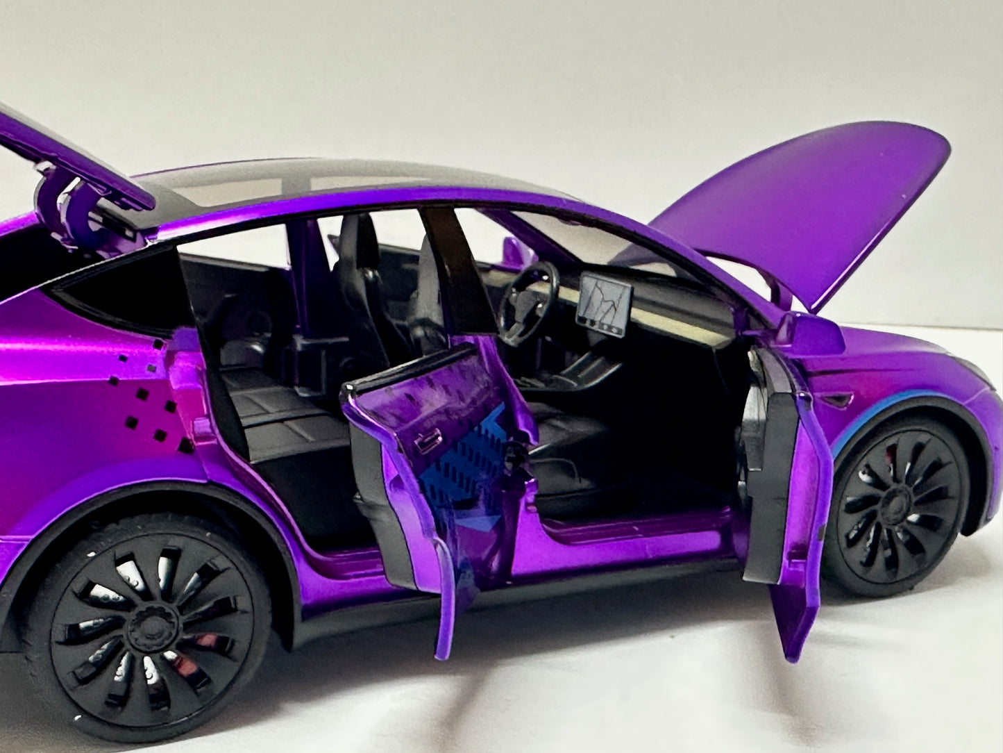 1:24 Tesla Model Y Diecast With Headlight & Taillight LED Purple Game for PEACE