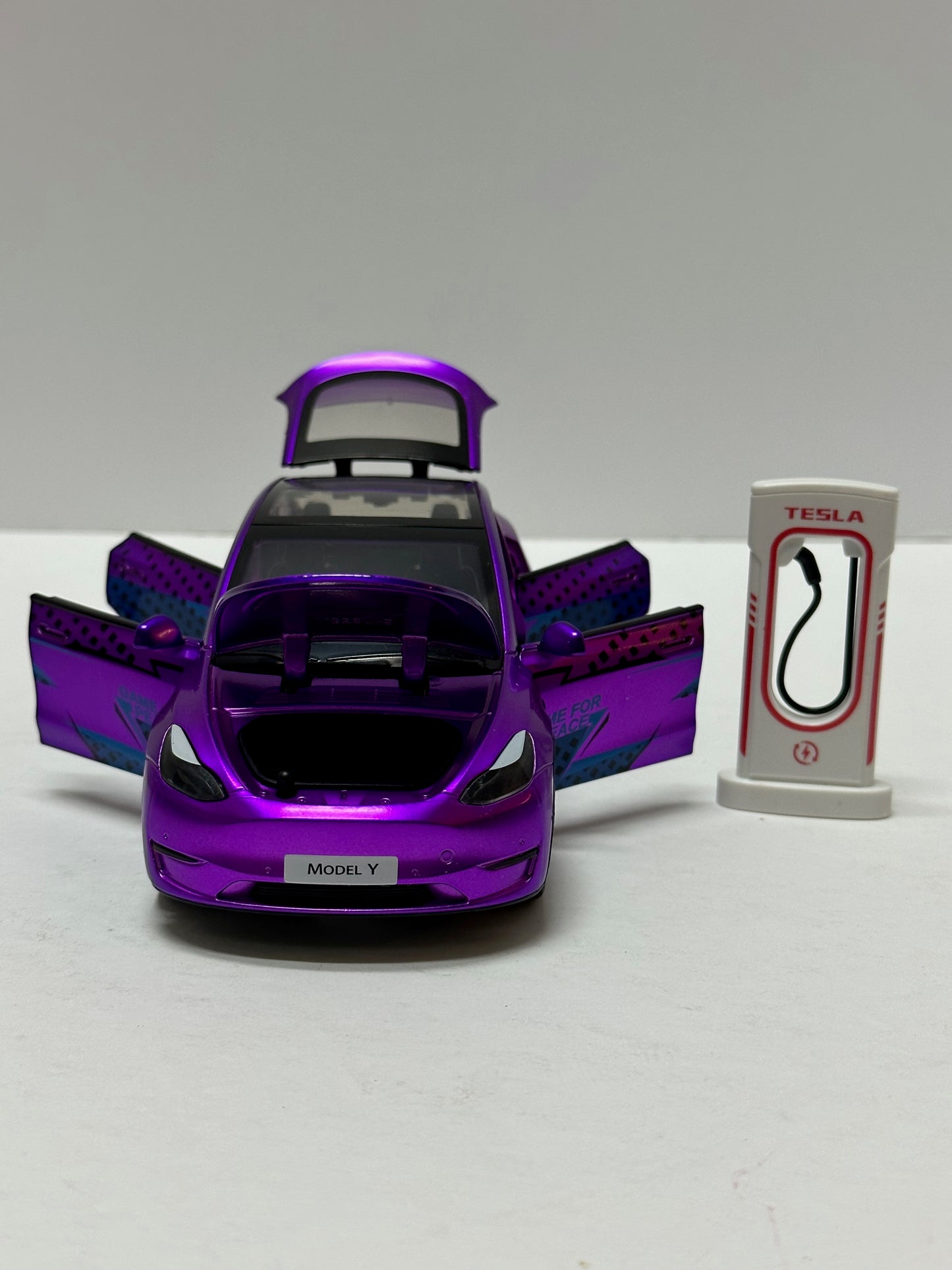 1:24 Tesla Model Y Diecast With Headlight & Taillight LED Purple Game for PEACE