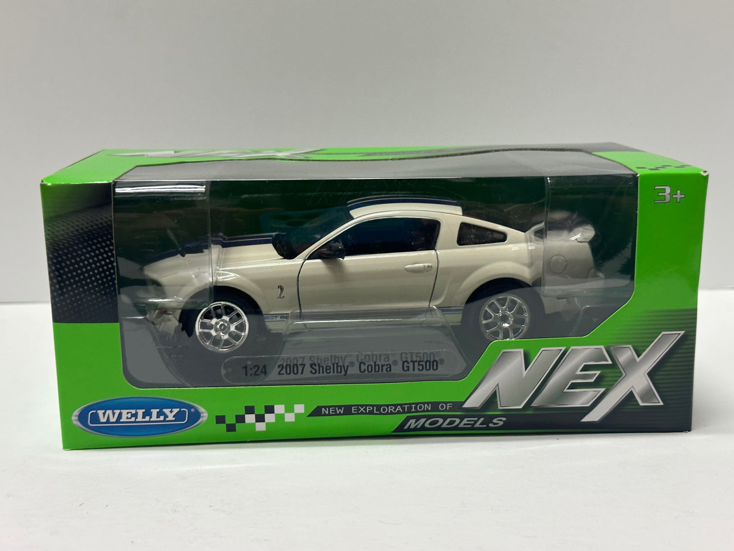 Welly 1:24 2007 Ford Mustang Shelby Cobra GT500 White / Blue Diecast