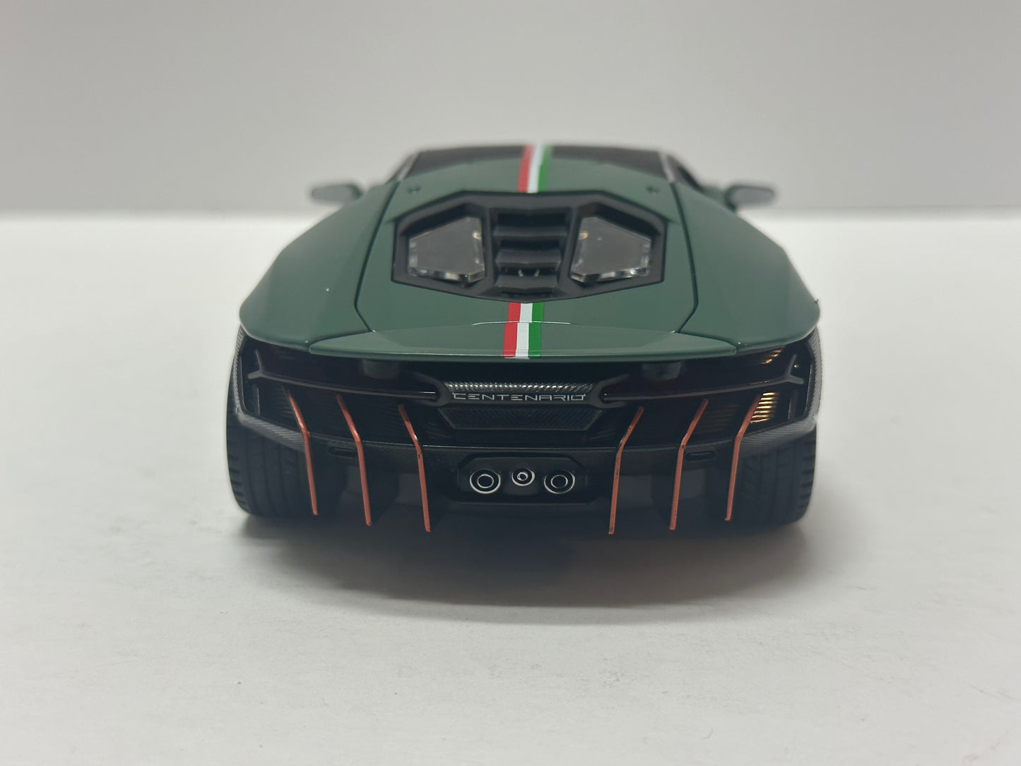 1:24 Lamborghini Centenario Diecast With Headlight & Taillight LED Matt Green