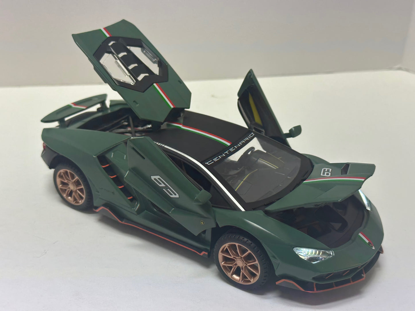 1:24 Lamborghini Centenario Diecast With Headlight & Taillight LED Matt Green