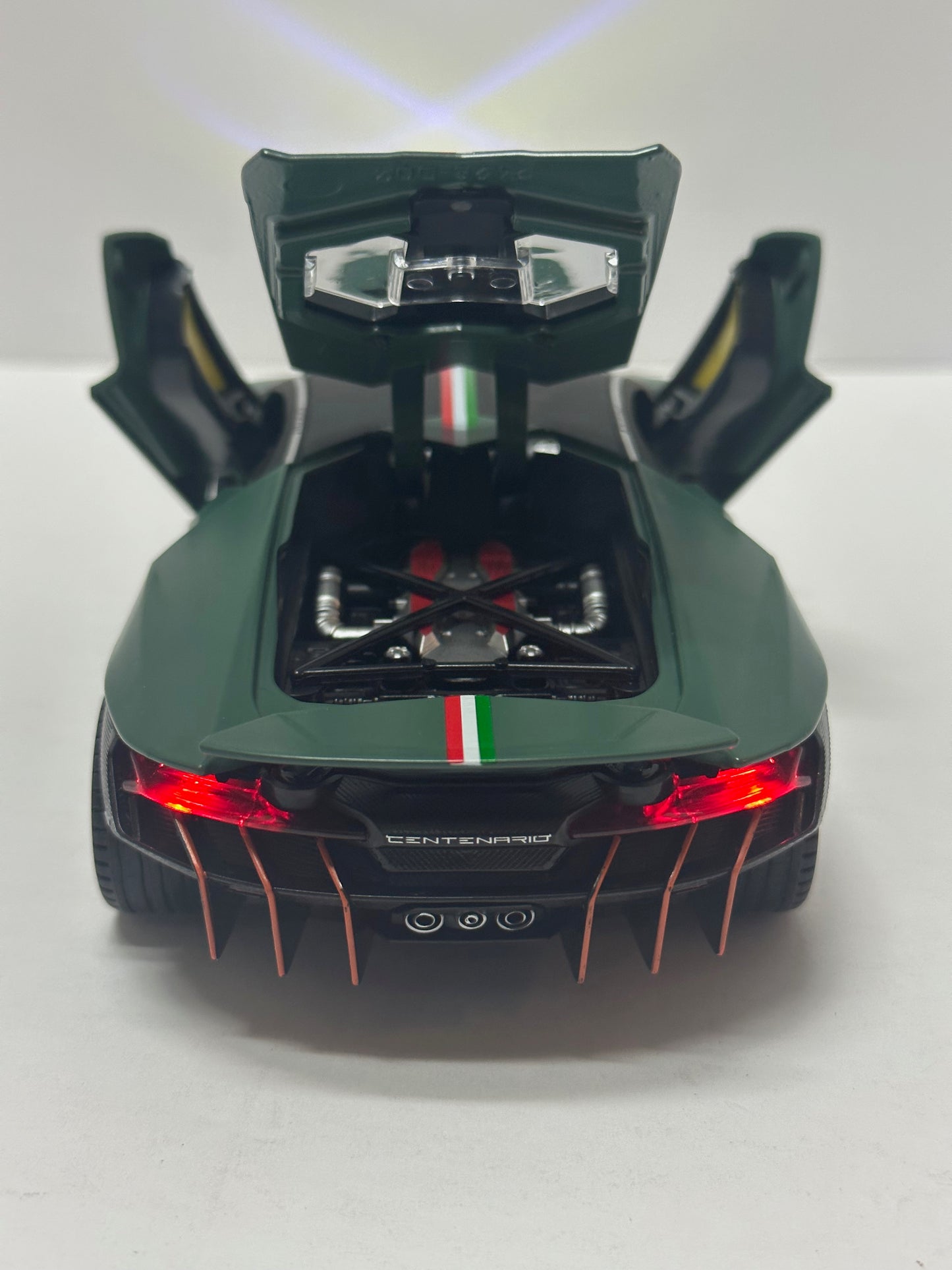 1:24 Lamborghini Centenario Diecast With Headlight & Taillight LED Matt Green