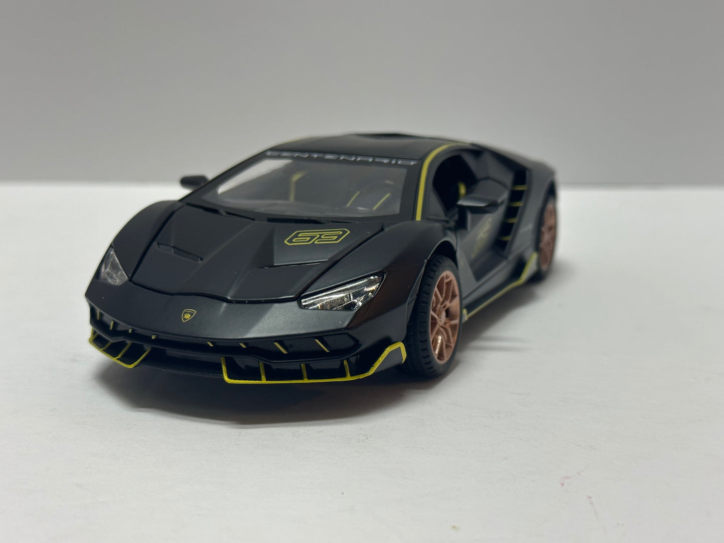 1:24 Lamborghini Centenario Diecast With Headlight & Taillight LED Matt Black