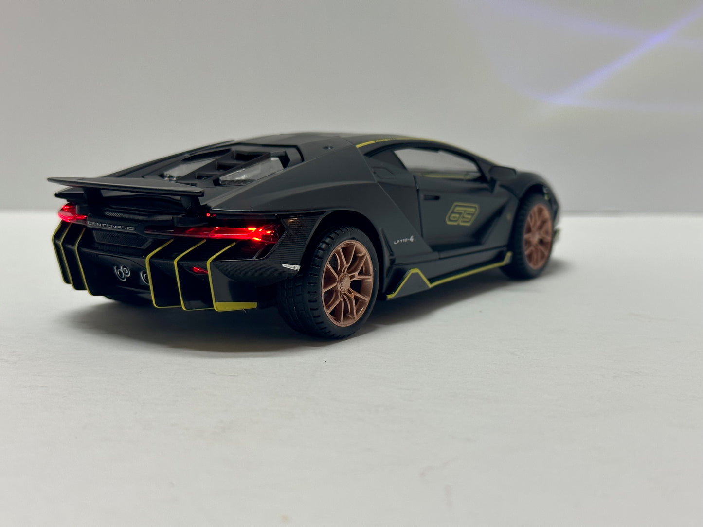 1:24 Lamborghini Centenario Diecast With Headlight & Taillight LED Matt Black