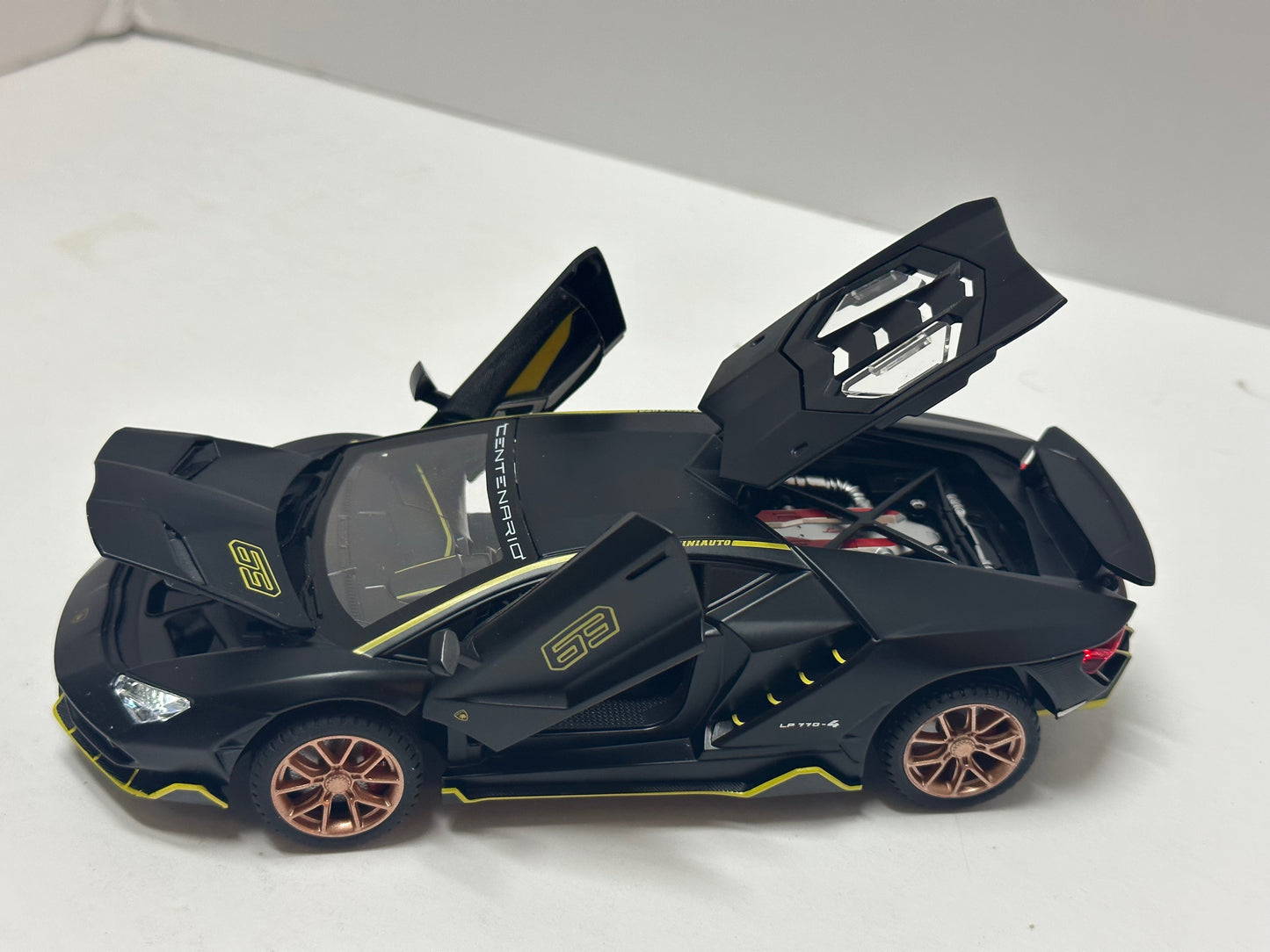 1:24 Lamborghini Centenario Diecast With Headlight & Taillight LED Matt Black