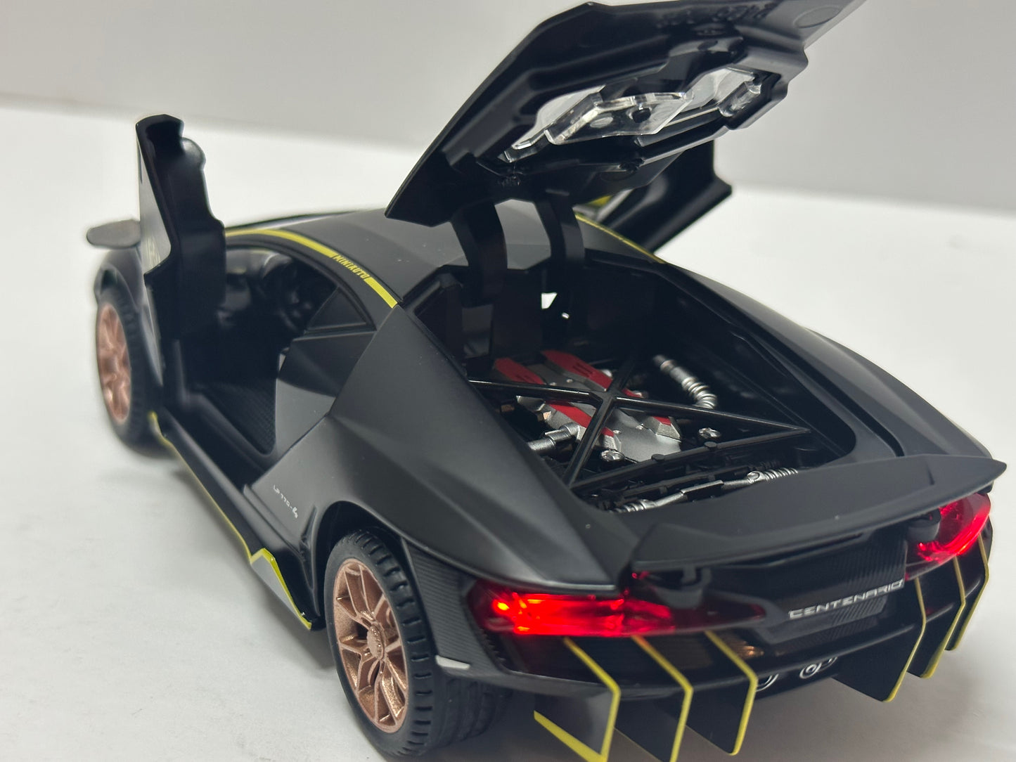 1:24 Lamborghini Centenario Diecast With Headlight & Taillight LED Matt Black