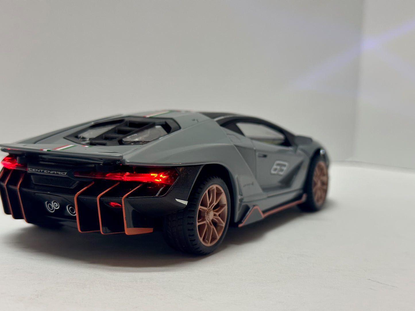 1:24 Lamborghini Centenario Diecast With Headlight & Taillight LED Gray