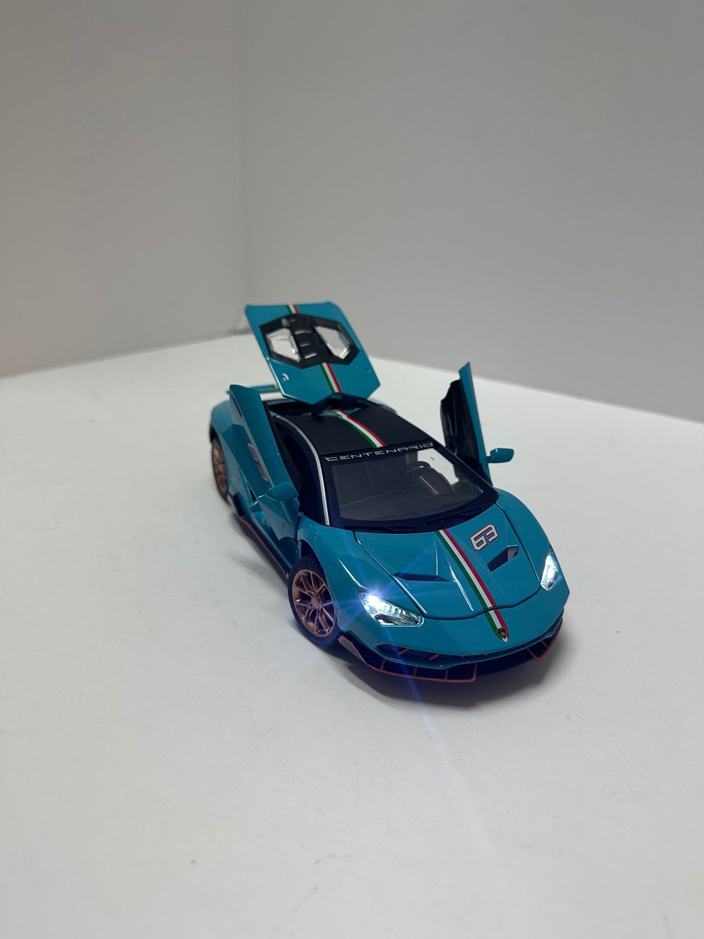 1:24 Lamborghini Centenario Diecast With Headlight & Taillight LED Blue