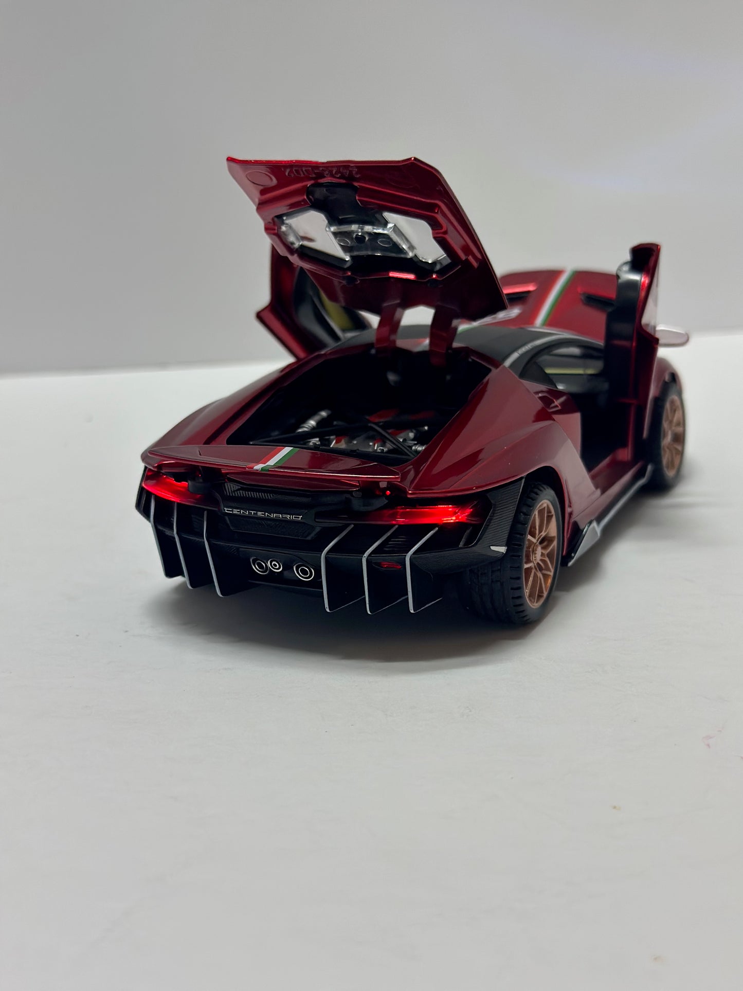 1:24 Lamborghini Centenario Diecast With Headlight & Taillight LED Red