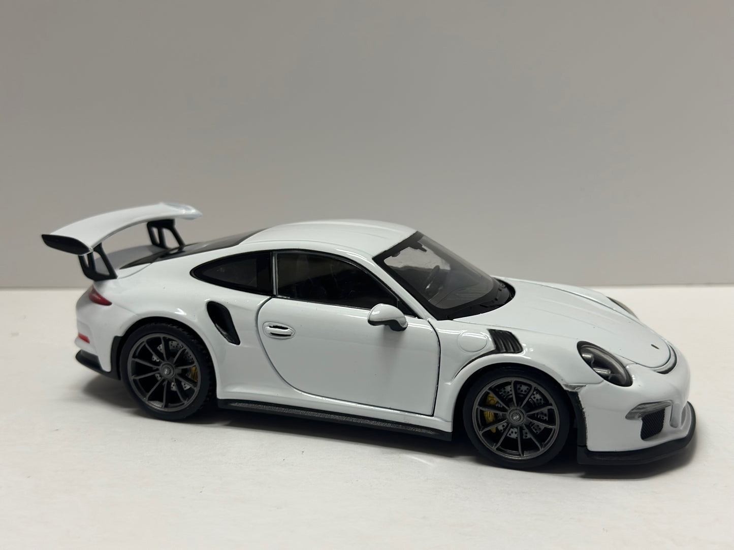 WELLY 1:24 SCALE 2016 Porsche 911 GT3 RS Diecast White