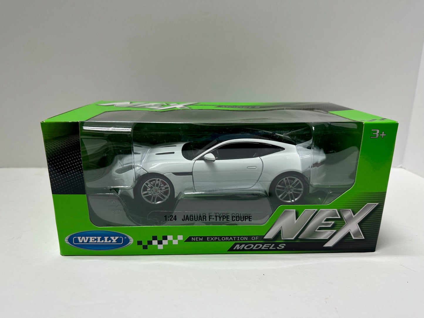 Welly 1:24 Jaguar F-type R Diecast White 24060W