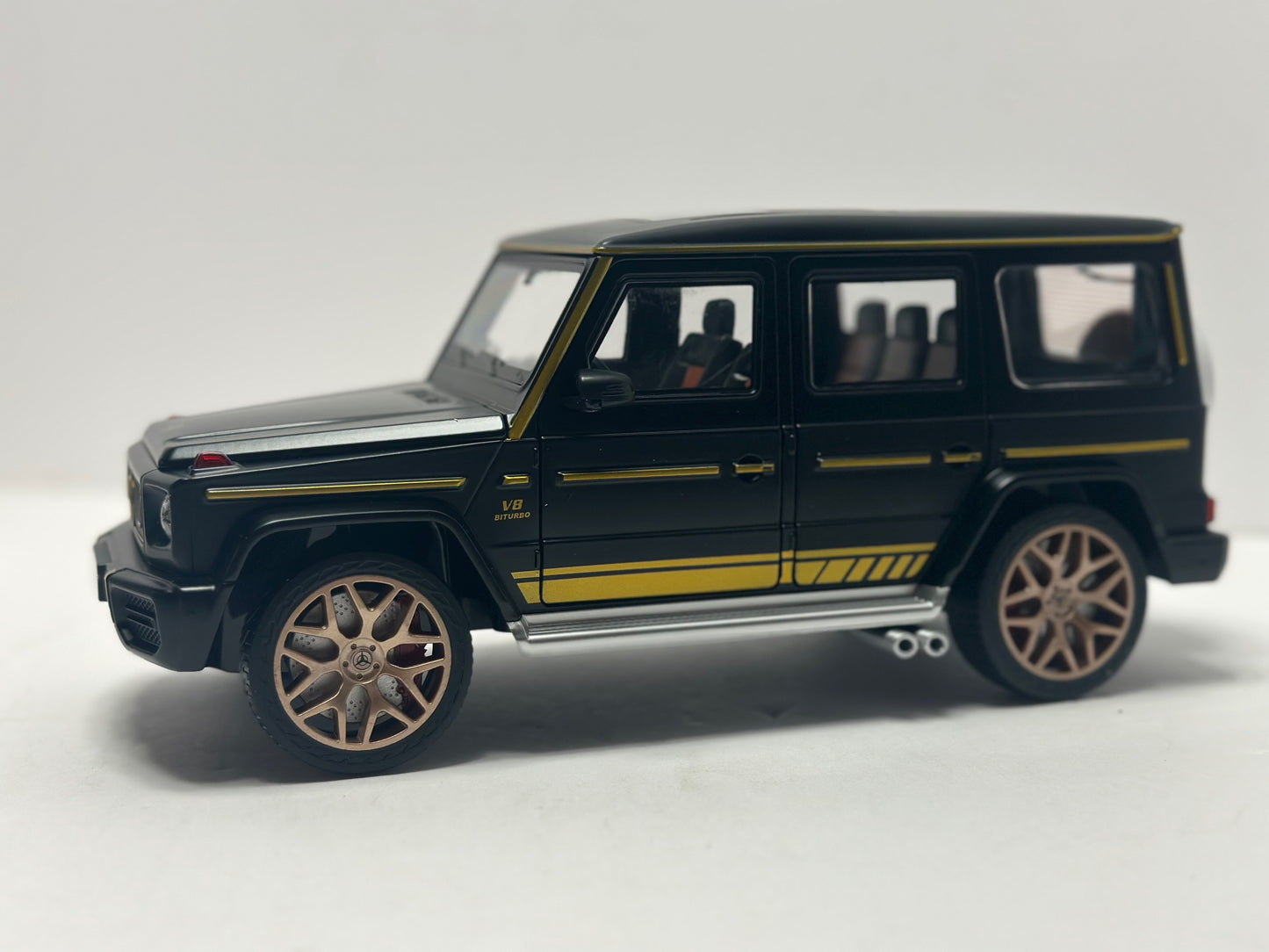 1:18 2015 Mercedes-benz G-Class G63 Diecast TWO Tone Gold Black With LED Lighs