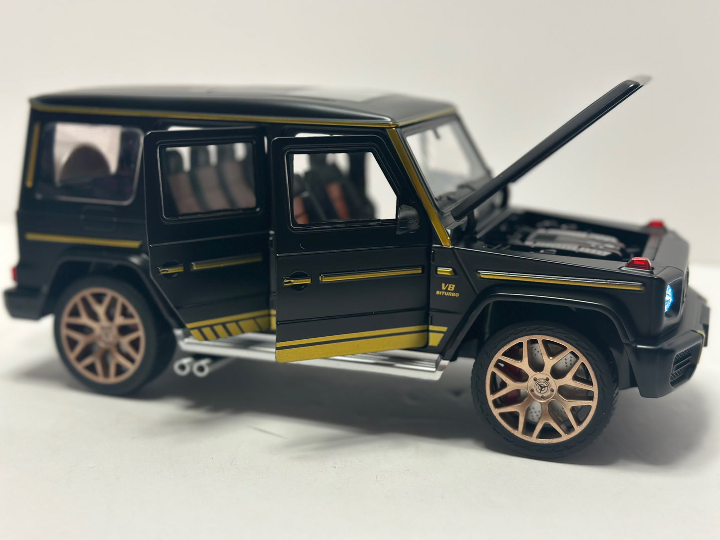 1:18 2015 Mercedes-benz G-Class G63 Diecast TWO Tone Gold Black With LED Lighs